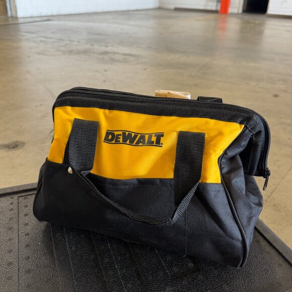 DeWalt 20v 2-Pack Lithium-Ion Batteries with Charger & Tool Bag - Picture 10 of 11